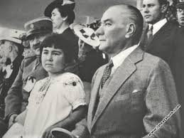 19 Mayıs 1938'de Mustafa Kemal Atatürk ve kızı Ülkü