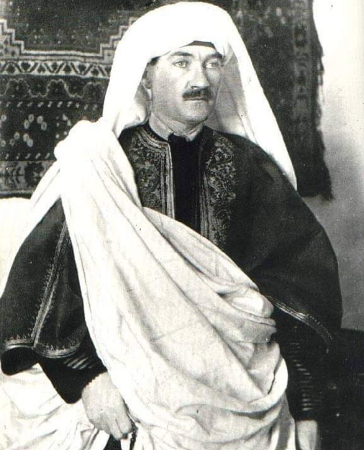 Mustafa Kemal, Derne ve Tobruk'ta Gazeteci Şerif adında görevdeyken